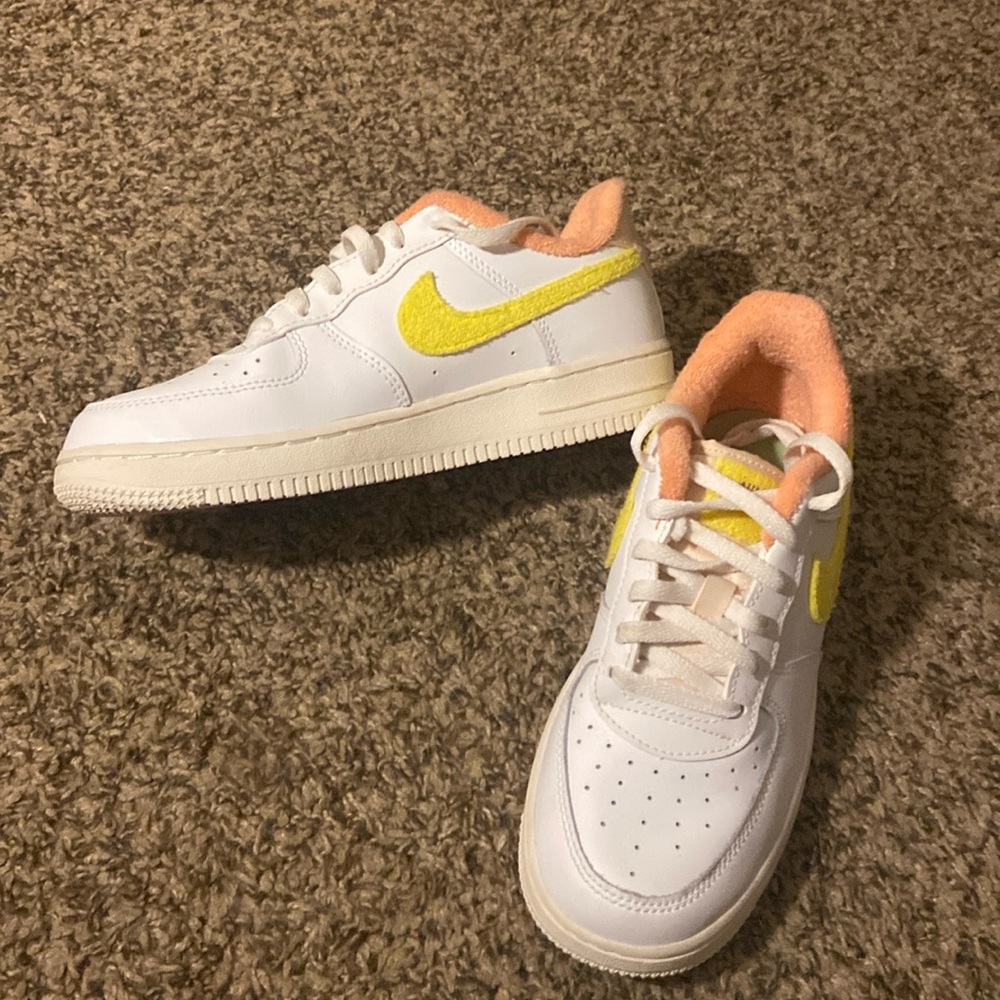 Brand new never used size 2y Nike shoes